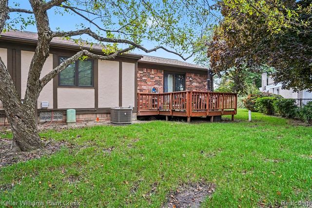 4967 N Grand Oaks Drive, Warren, MI 48092