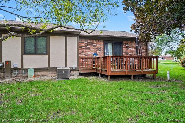 4967 N Grand Oaks Drive, Warren, MI 48092