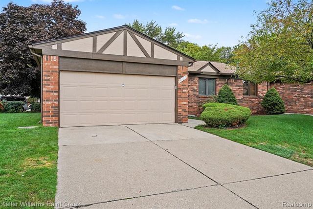 4967 N Grand Oaks Drive, Warren, MI 48092