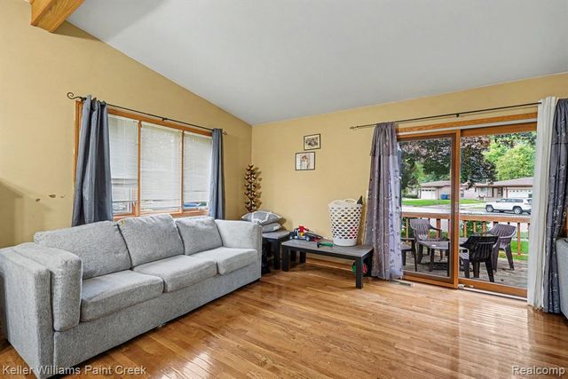 4967 N Grand Oaks Drive, Warren, MI 48092