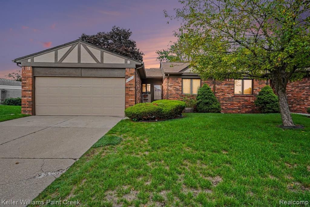 4967 N Grand Oaks Drive, Warren, MI 48092