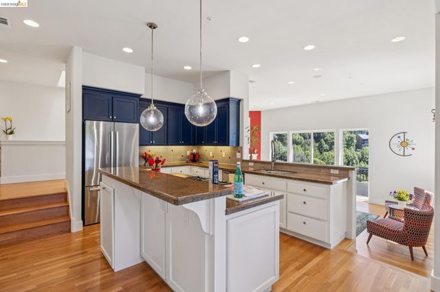 6153 Girvin Dr, Oakland, CA 94611