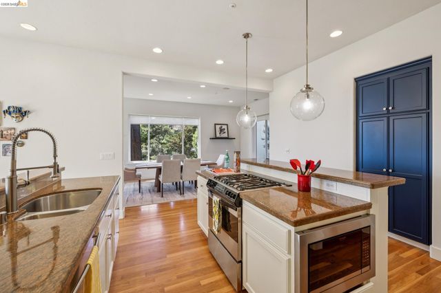 6153 Girvin Dr, Oakland, CA 94611