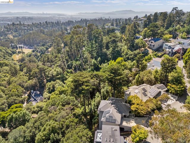 6153 Girvin Dr, Oakland, CA 94611
