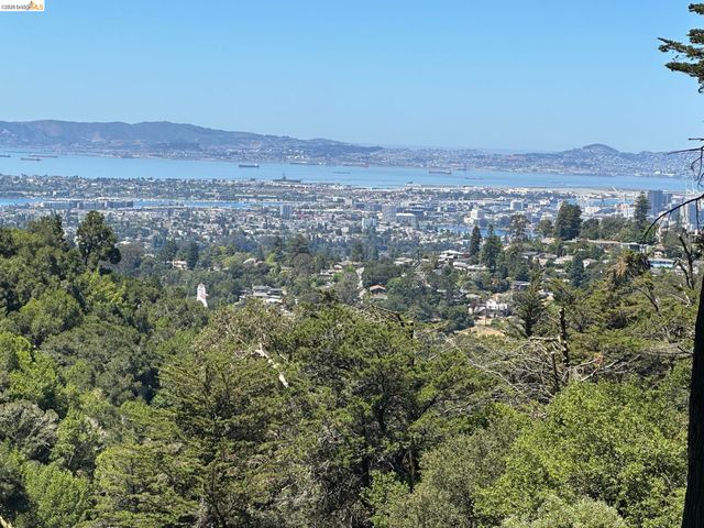 6153 Girvin Dr, Oakland, CA 94611