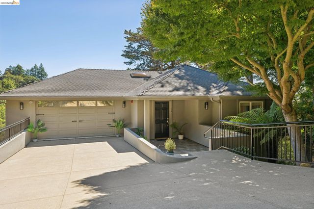 6153 Girvin Dr, Oakland, CA 94611