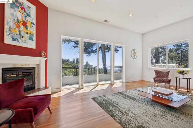 6153 Girvin Dr, Oakland, CA 94611