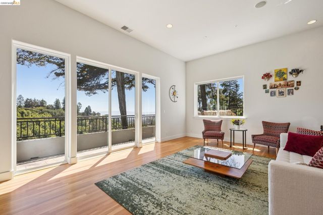 6153 Girvin Dr, Oakland, CA 94611