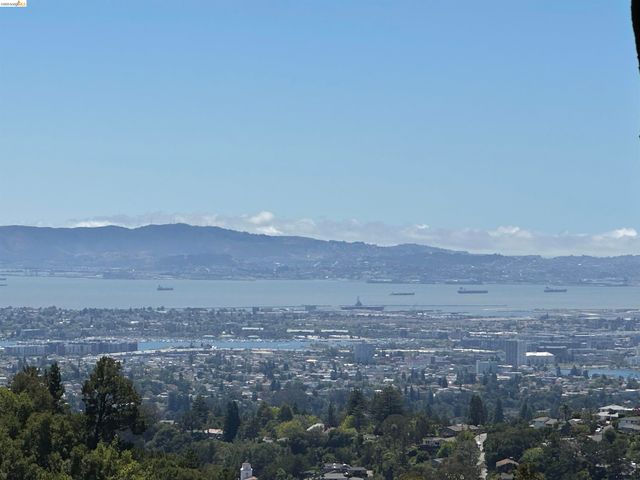 6153 Girvin Dr, Oakland, CA 94611