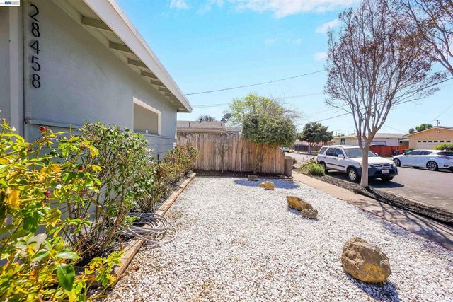28458 Etta Ave, Hayward, CA 94544