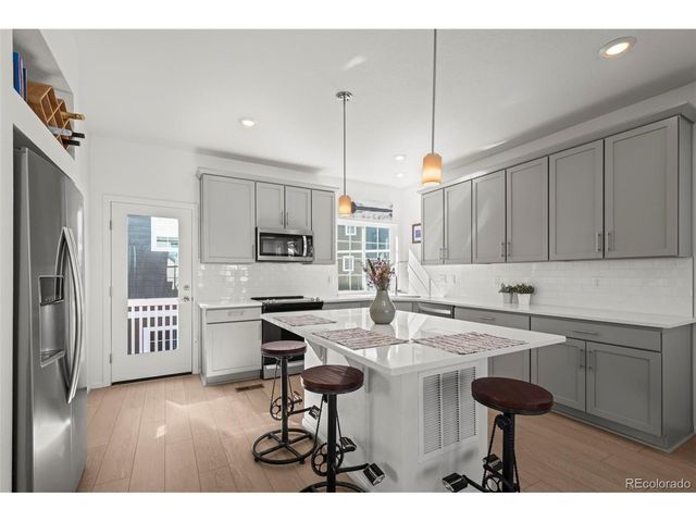 1016 Sugarloaf Ln, Erie, CO 80516