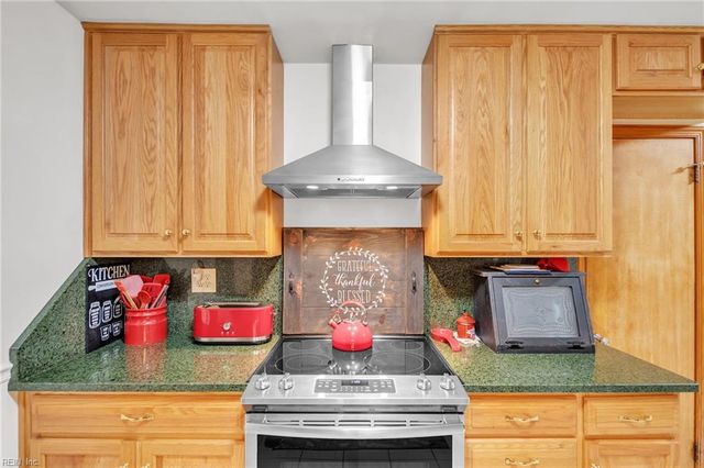 21 Executive DR, Newport News, VA 23606