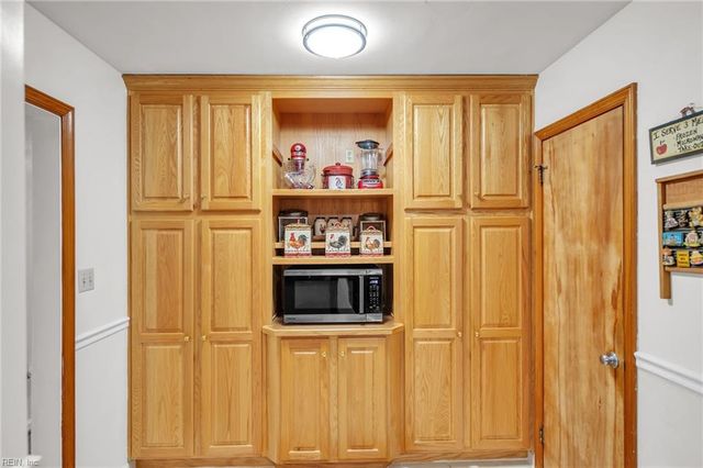 21 Executive DR, Newport News, VA 23606