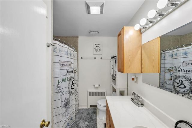 21 Executive DR, Newport News, VA 23606