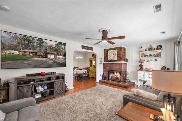 21 Executive DR, Newport News, VA 23606