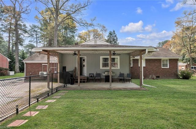 21 Executive DR, Newport News, VA 23606