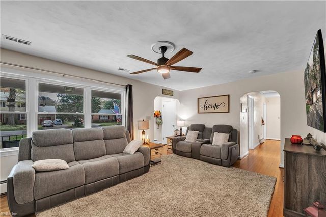 21 Executive DR, Newport News, VA 23606