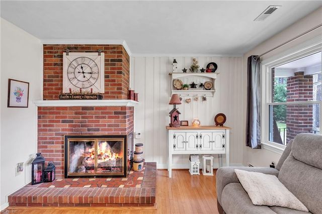 21 Executive DR, Newport News, VA 23606