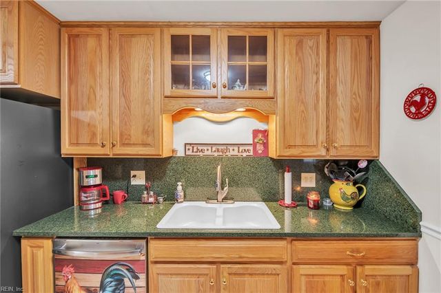 21 Executive DR, Newport News, VA 23606