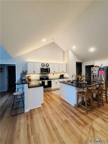 2211 Silver St, Aylett, VA 23009