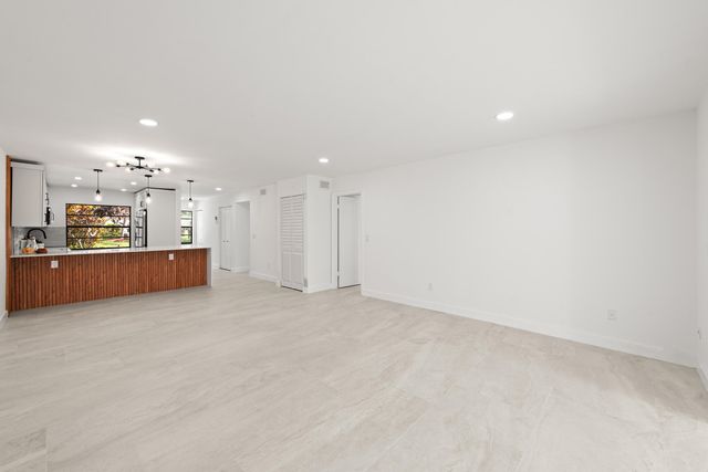 9293 Vista Del Lago 15c, Boca Raton, FL 33428
