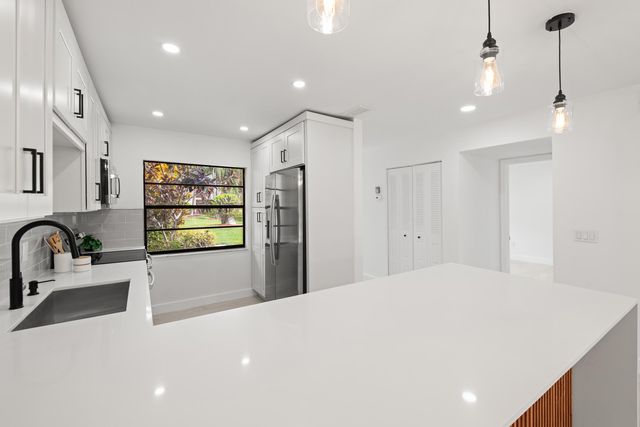 9293 Vista Del Lago 15c, Boca Raton, FL 33428
