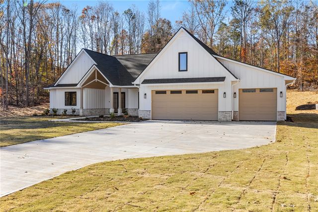 125 E Peninsula Drive, Laurens, SC 29360