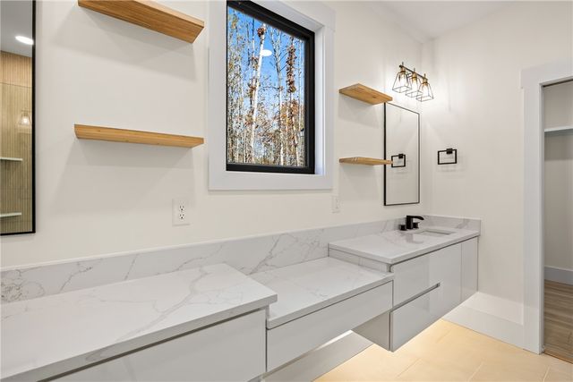 125 E Peninsula Drive, Laurens, SC 29360