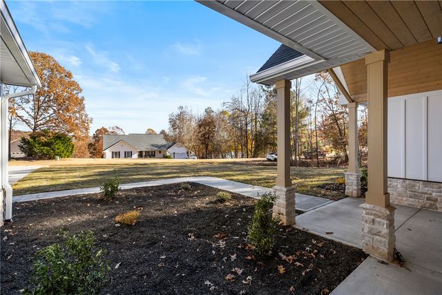 125 E Peninsula Drive, Laurens, SC 29360