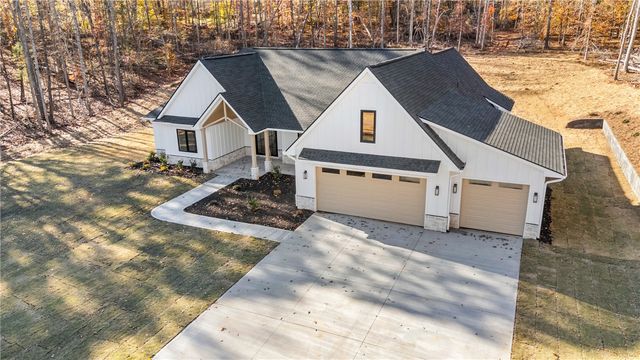 125 E Peninsula Drive, Laurens, SC 29360
