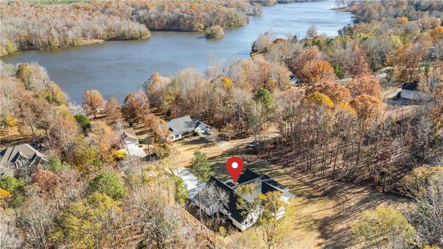 125 E Peninsula Drive, Laurens, SC 29360