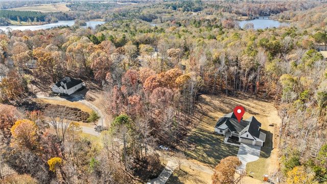 125 E Peninsula Drive, Laurens, SC 29360