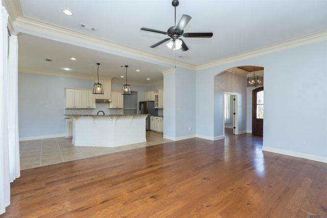 7335 Oakview Dr, Zachary, LA 70791