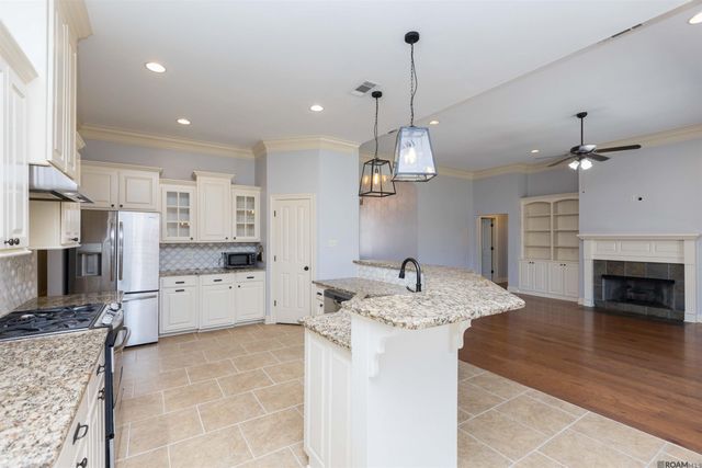 7335 Oakview Dr, Zachary, LA 70791