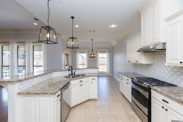 7335 Oakview Dr, Zachary, LA 70791