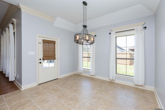 7335 Oakview Dr, Zachary, LA 70791