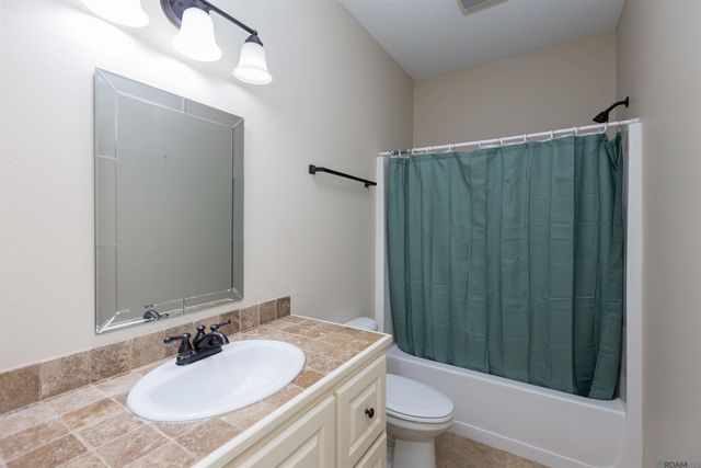 7335 Oakview Dr, Zachary, LA 70791