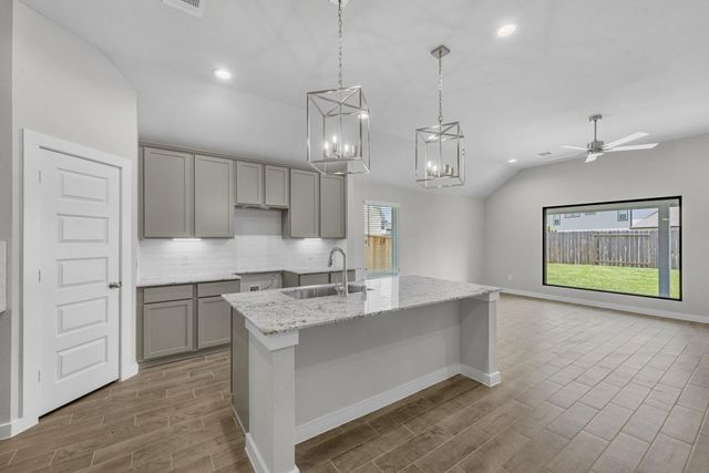 810 Orchard Vale Road, Rosharon, TX 77583