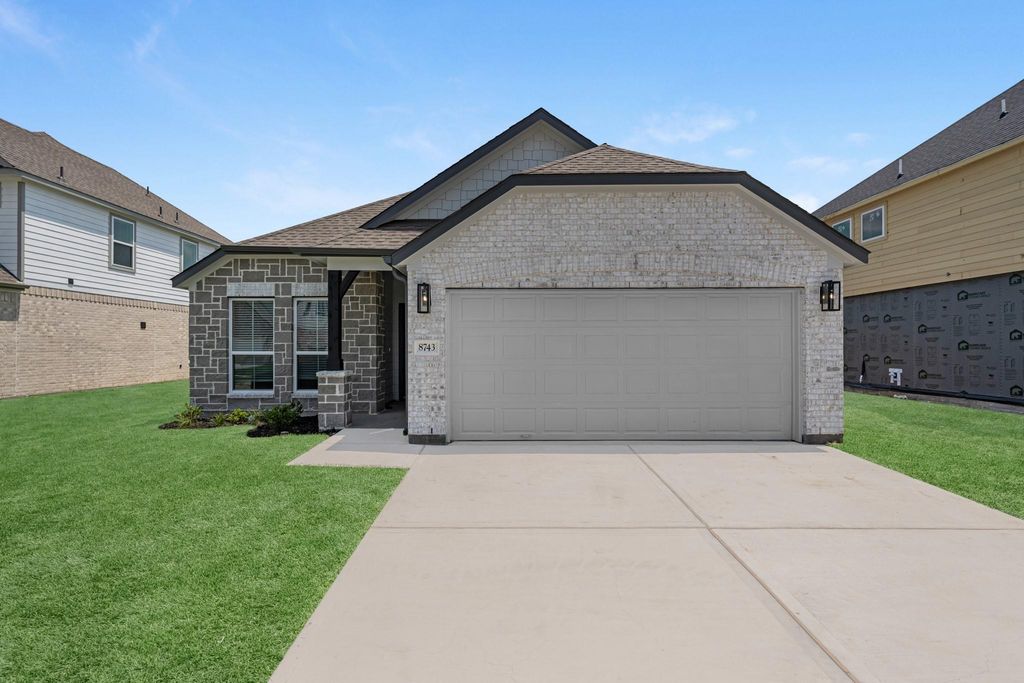 810 Orchard Vale Road, Rosharon, TX 77583