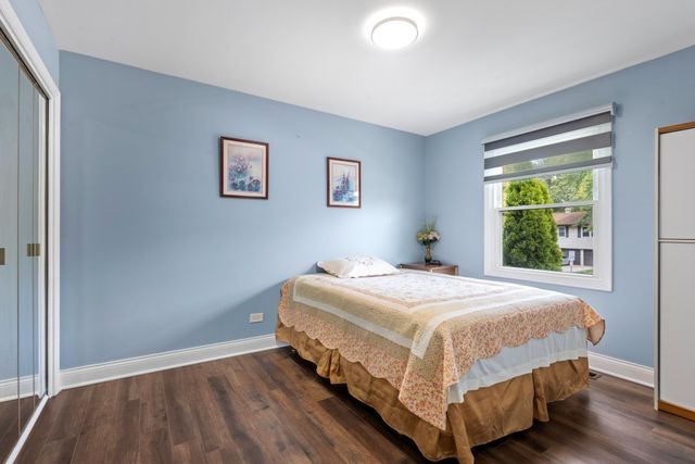 2004 E Parkview Circle, Hoffman Estates, IL 60169