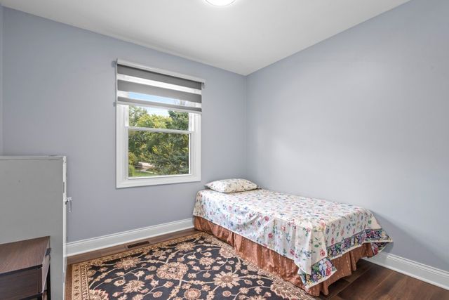 2004 E Parkview Circle, Hoffman Estates, IL 60169