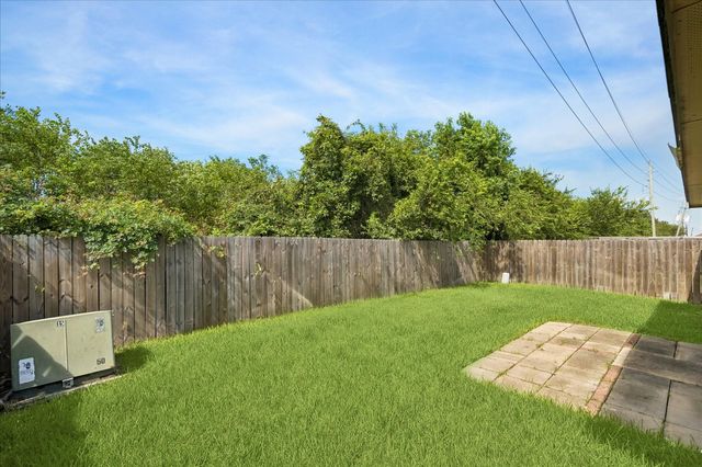 223 Sunset Colony Drive, Rosharon, TX 77583
