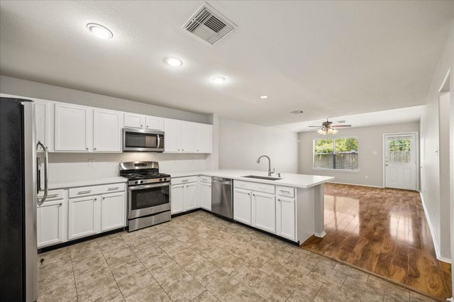 223 Sunset Colony Drive, Rosharon, TX 77583
