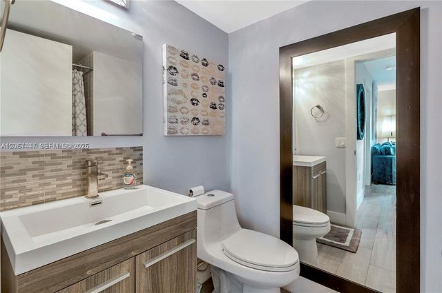 2600 Collins Avenue 204, Miami Beach, FL 33140