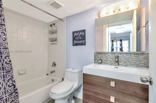 2600 Collins Avenue 204, Miami Beach, FL 33140