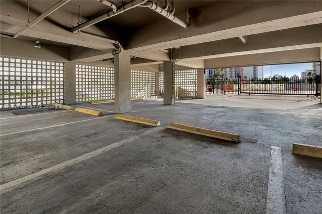 2600 Collins Avenue 204, Miami Beach, FL 33140