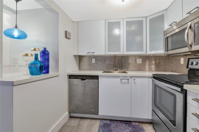 2600 Collins Avenue 204, Miami Beach, FL 33140