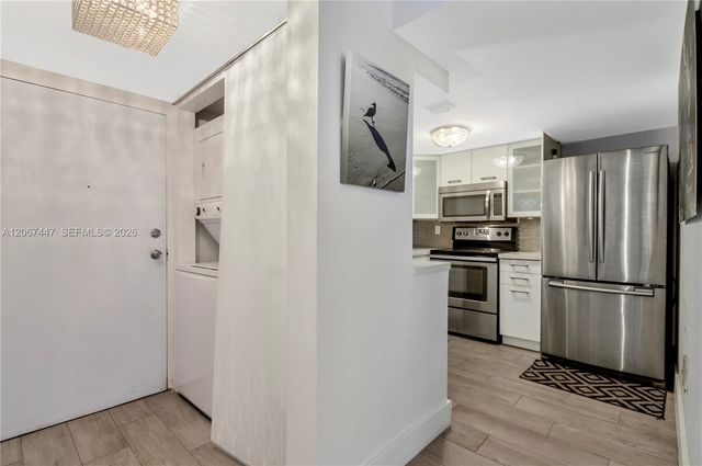 2600 Collins Avenue 204, Miami Beach, FL 33140