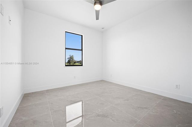 122 NW 18th PL, Cape Coral, FL 33993