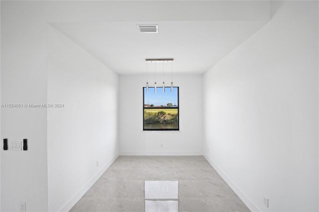 122 NW 18th PL, Cape Coral, FL 33993